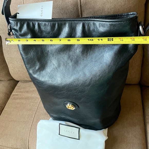 GUCCI BUCKET SHOULDER PURSE - Picture 3 of 16